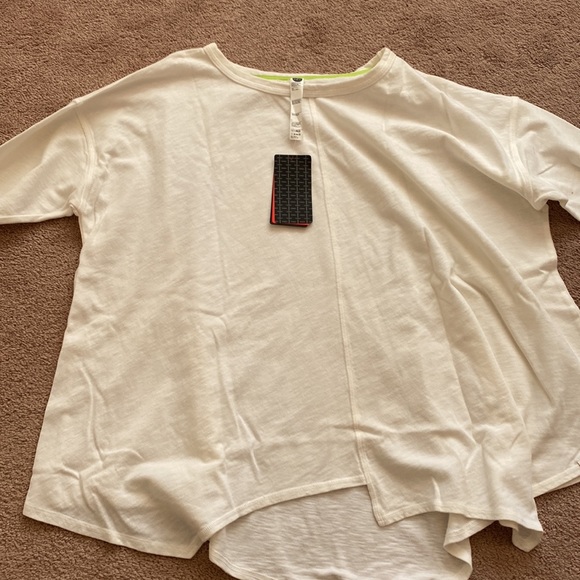 NWT Vimmia active white shirt, size M - Picture 3 of 5